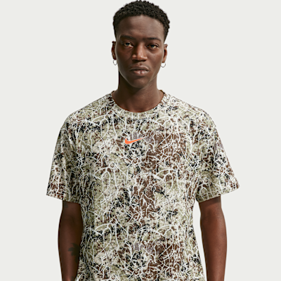 Nike Sportswear T-Shirt. Nike CA